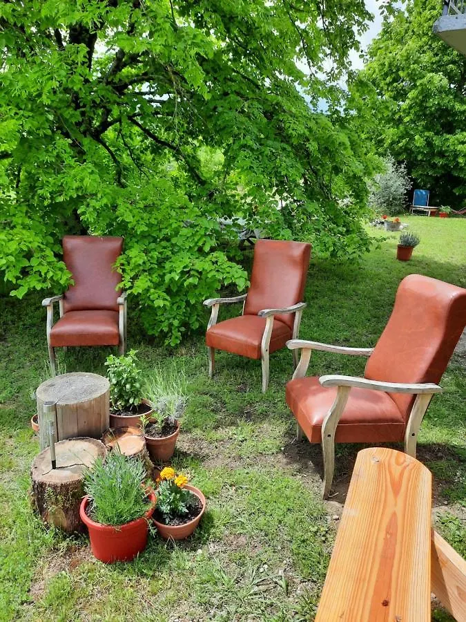 Alloggio in famiglia Les Coteaux De Planeze, Maison Et Jardin Dans Le Lot! Chambres Chez L'Habitant! Belmont-Bretenoux Francia